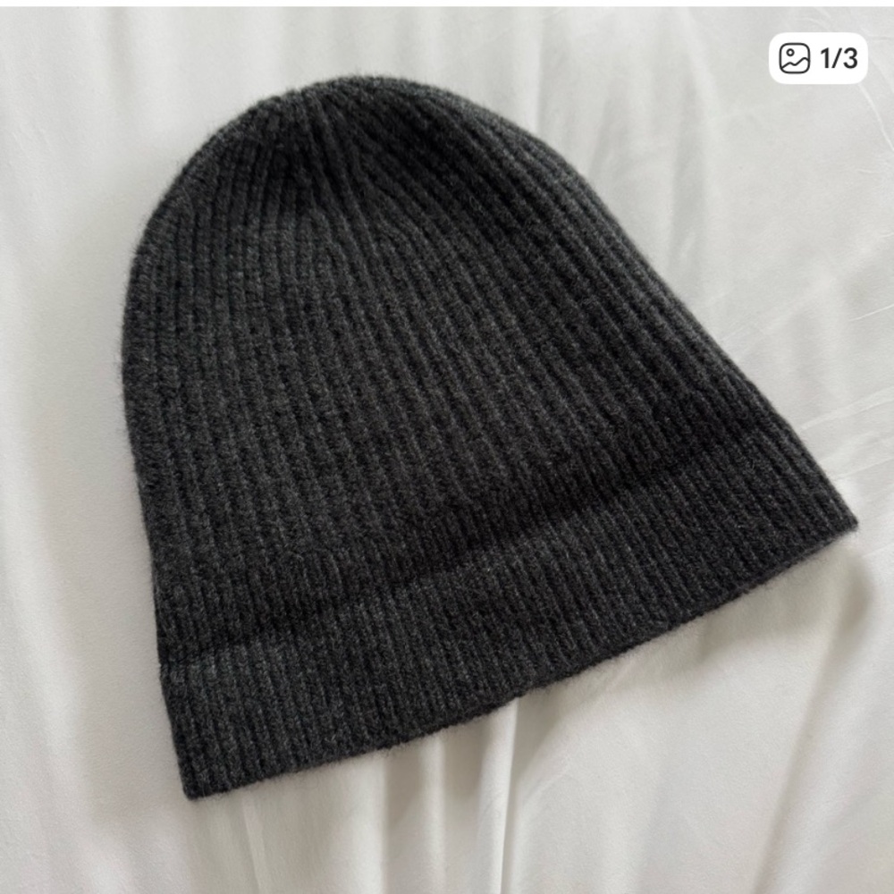 Club Monaco Charcoal Cashmere Beanie